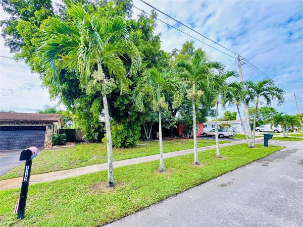 Pembroke Lakes, 11540 Sheridan St, Pembroke Pines, Florida 33026, image 1