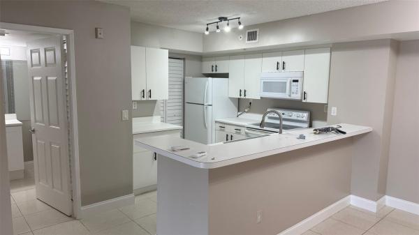 Royal Grand, 2600 S University Dr #112, Davie, Florida 33328, image 1