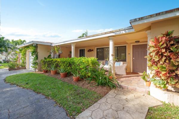 Lighthouse Point Residential, 2121 NE 34th St, Lighthouse Point, Florida 33064, image 1