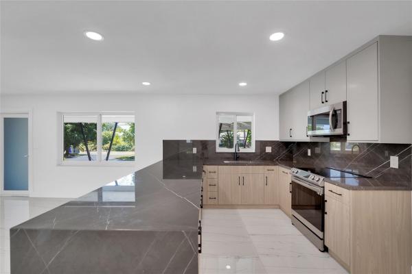 Norwood, 121 SE 8th St, Pompano Beach, Florida 33060, image 2