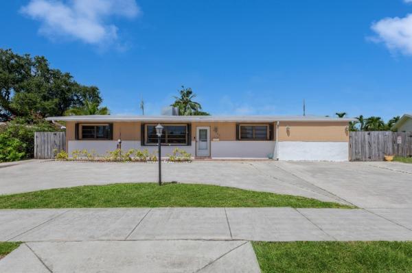 Twin Lakes South, 4221 NW 16th Ave, Oakland Park, Florida 33309, image 1