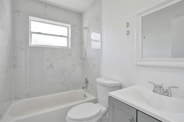Boniello Gardens, 260 NE 41st St, Oakland Park, Florida 33334, image 2