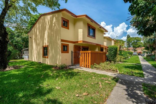 Del Rio Village Townhomes, 7716 Balboa St #7716, Sunrise, Florida 33351, image 1