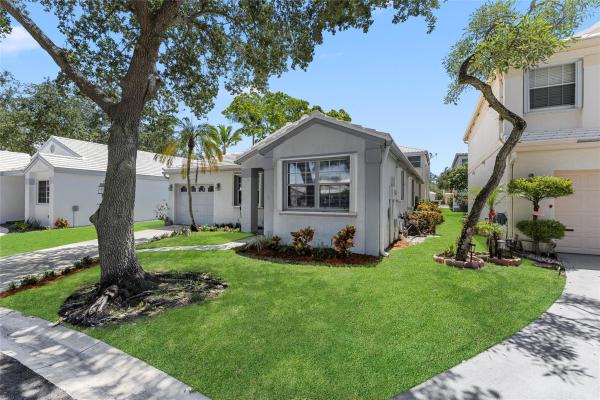 Jacaranda Pointe, 9424 NW 8th Cir, Plantation, Florida 33324, image 1
