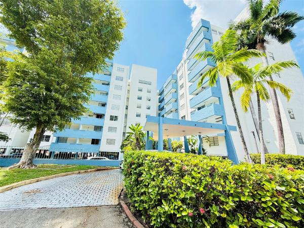 5050 Building, 5050 NW 7th St #PH16, Miami, Florida 33126, image 1