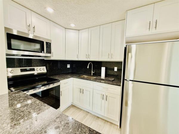 5050 Building, 5050 NW 7th St #PH16, Miami, Florida 33126, image 1