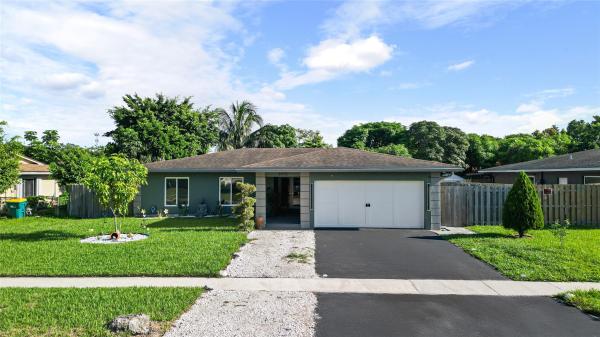 Sunflower, 6951 NW 83rd St, Tamarac, Florida 33321, image 1
