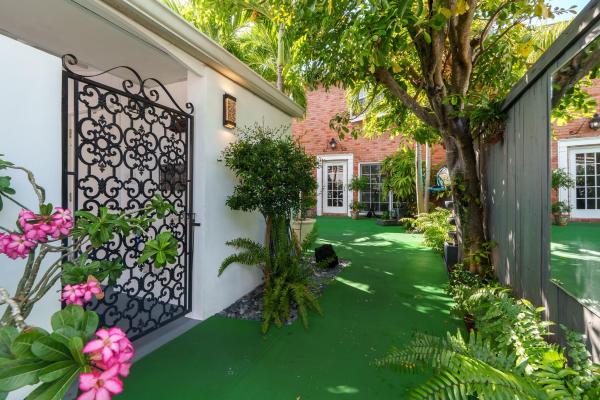 Townhouse Isles, 18 Middlesex Dr, Wilton Manors, Florida 33305, image 1