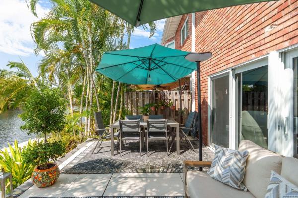 Townhouse Isles, 18 Middlesex Dr, Wilton Manors, Florida 33305, image 2