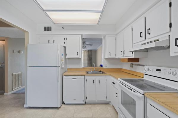 Waters Edge Towers, 4550 NW 18th Ave #301, Deerfield Beach, Florida 33064, image 2