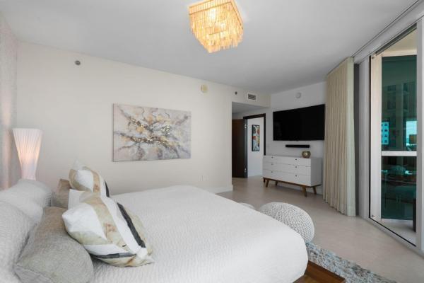 Las Olas Beach Club, 101 S Fort Lauderdale Beach Blvd #1806, Fort Lauderdale, Florida 33316, image 1