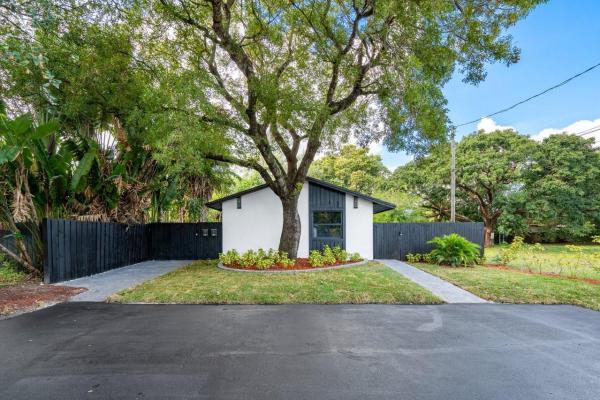 South Middle River, 1211 NE 2nd Ave #2, Fort Lauderdale, Florida 33304, image 1