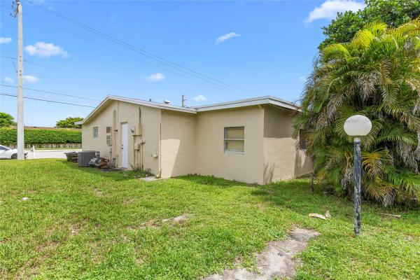 Crystal Lake Golf Villas, 1060 NW 49th Ct, Deerfield Beach, Florida 33064, image 3