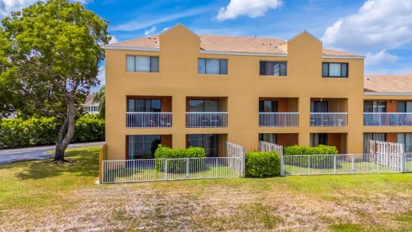 Villas At Lakeview, 5200 NW 31st Ave #121, Fort Lauderdale, Florida 33309, image 2