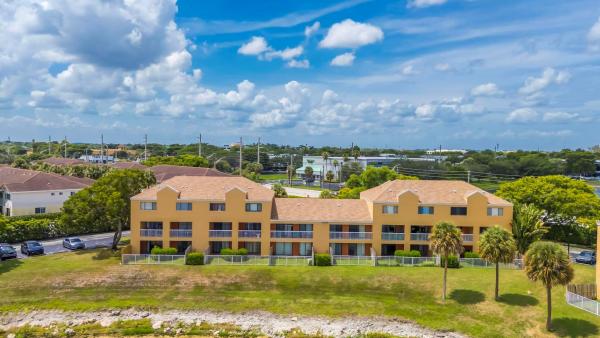 Villas At Lakeview, 5200 NW 31st Ave #121, Fort Lauderdale, Florida 33309, image 1