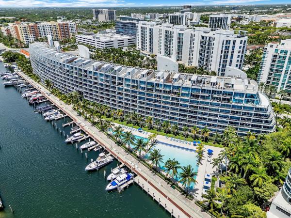 Artech Residences At Aventura, 2950 NE 188th St #421, Aventura, Florida 33180, image 1
