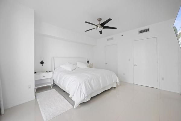 Icon Brickell Tower 1, 475 Brickell Ave #1815, Miami, Florida 33131, image 2