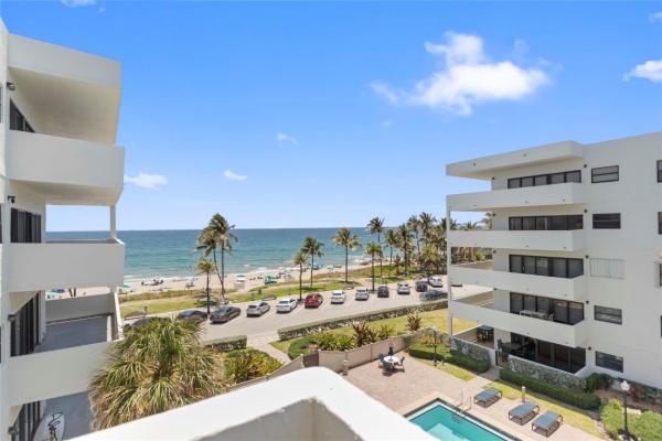 The Beach House, 330 SE 20th Ave #421, Deerfield Beach, Florida 33441, image 1