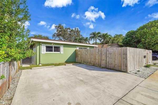 Croissant Park, 513 SW 15th St, Fort Lauderdale, Florida 33315, image 1