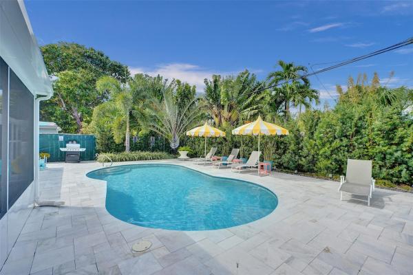 Sunset Manors, 25 NE 26th Ct, Wilton Manors, Florida 33334, image 3
