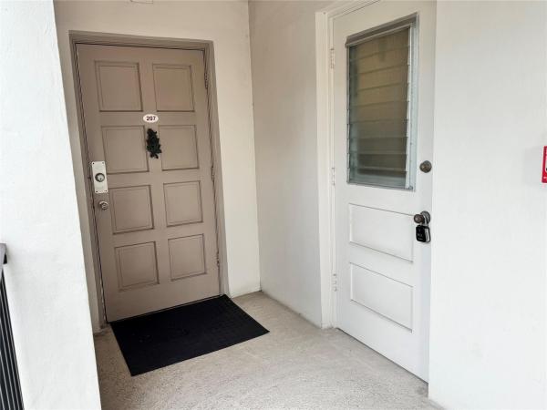 Palm-Aire Country Club 1, 2850 N Palm Aire Dr #207, Pompano Beach, Florida 33069, image 3