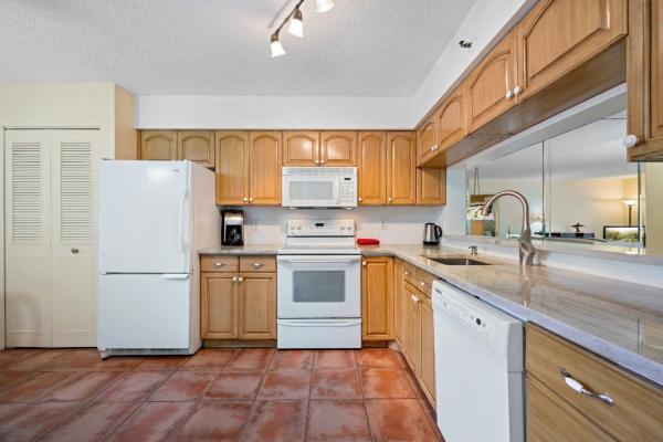 Cypress Bend, 2206 S Cypress Bend Dr #208, Pompano Beach, Florida 33069, image 1