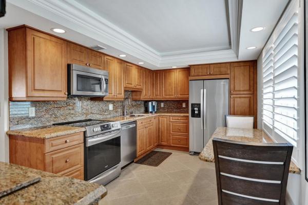 Palm-Aire Country Club 10, 4015 W Palm Aire Dr #702, Pompano Beach, Florida 33069, image 2