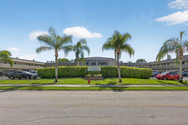 Charolais, 126 Sparrow Dr #10-B, Royal Palm Beach, Florida 33411, image 1
