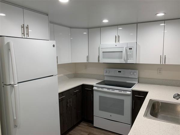 Country Club Towers, 18335 NW 68th Ave #255-416, Hialeah, Florida 33015, image 1
