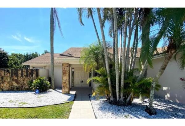 Boca Fontana, 9811 Majorca Pl, Boca Raton, Florida 33434, image 1