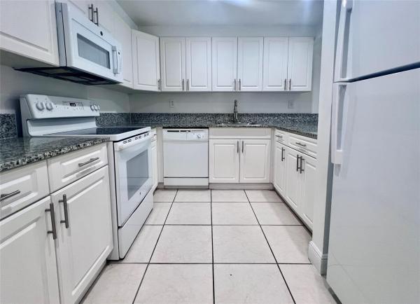 Royalton On The Green, 17350 NW 68th Ave #400-207, Hialeah, Florida 33015, image 1