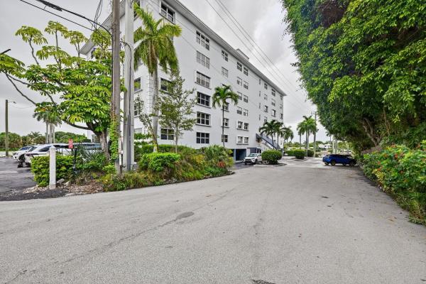 Middle River Tower, 1881 Middle River Dr #301, Fort Lauderdale, Florida 33305, image 1