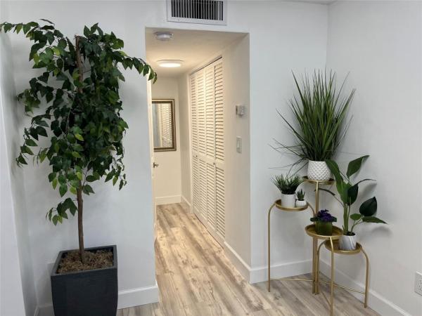 Longwood House, 11685 Canal Dr #304, North Miami, Florida 33181, image 3