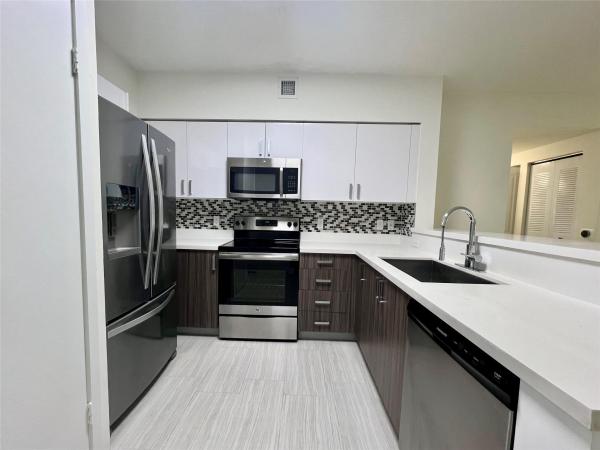 Miami Bay Club, 601 NE 39th St #205, Miami, Florida 33137, image 1