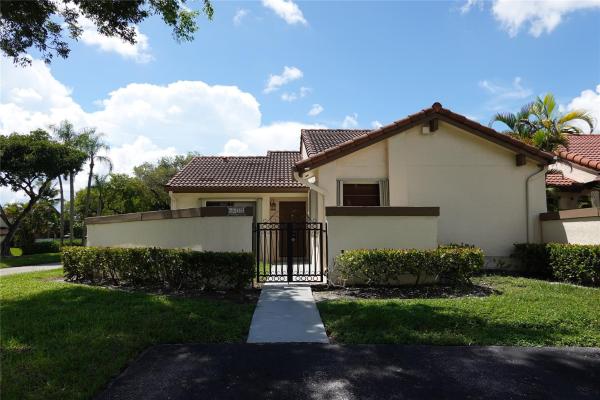 6632 NW 179th Ter, Hialeah, Florida 33015, image 1
