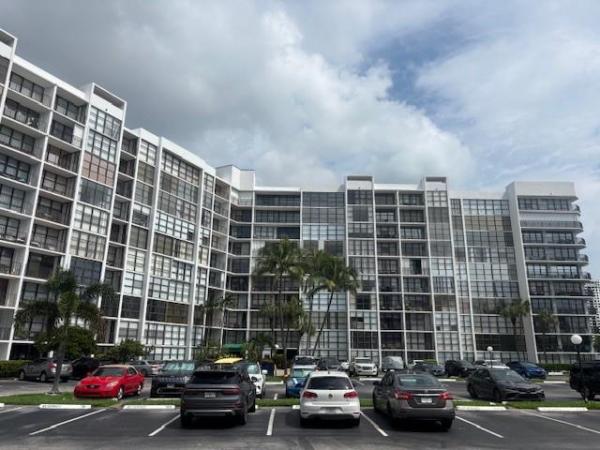 Oceanview Park, 800 Parkview Dr #714, Hallandale Beach, Florida 33009, image 1