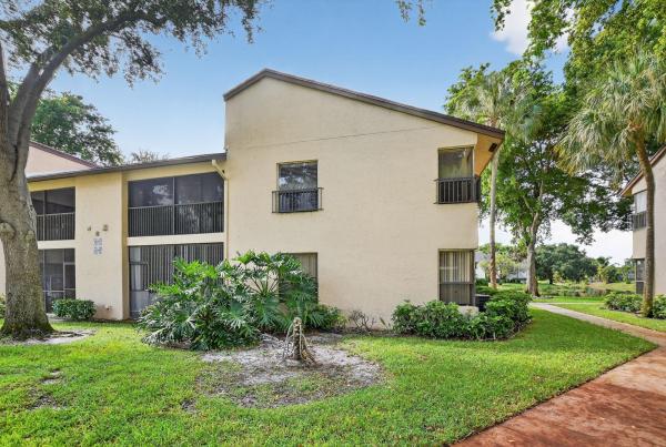 Karanda Village 3, 3751 Cocoplum Cir #3564, Coconut Creek, Florida 33063, image 1