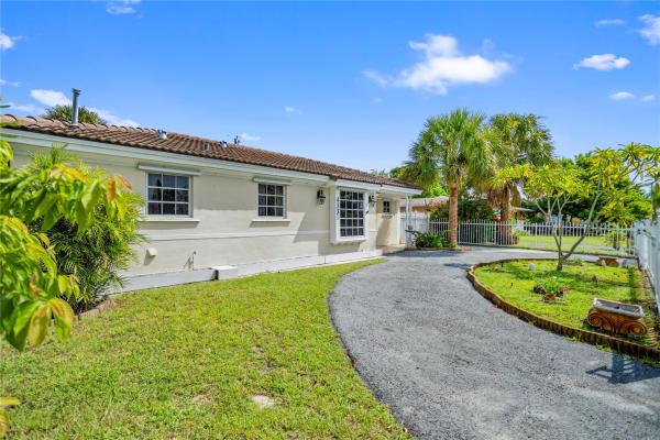 Highland Park Estates, 4331 NW 185th St, Miami Gardens, Florida 33055, image 1