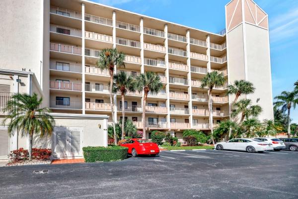 Huntington Lakes 1, 14460 Strathmore Ln #807, Delray Beach, Florida 33446, image 1