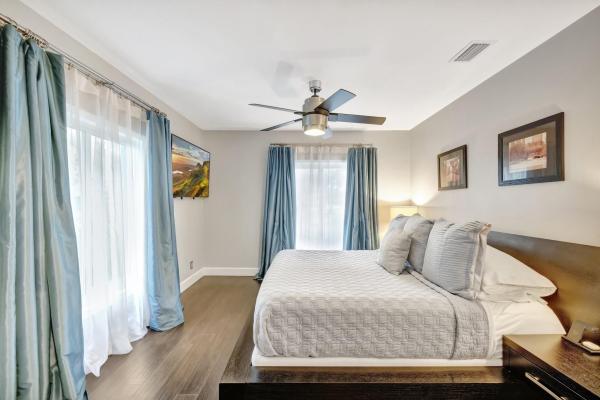 Sunset Manors, 201 NE 28th Ct, Wilton Manors, Florida 33334, image 2
