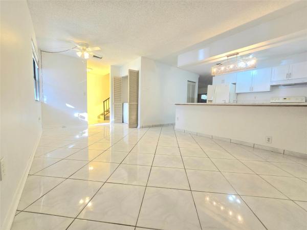 Heftler Townhouses At Red Bridge, 4122 NW 79th Ave, Sunrise, Florida 33351, image 1
