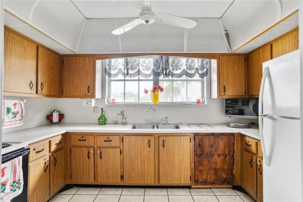 Georgian Courts, 6260 NE 18th Ave #810, Fort Lauderdale, Florida 33334, image 2