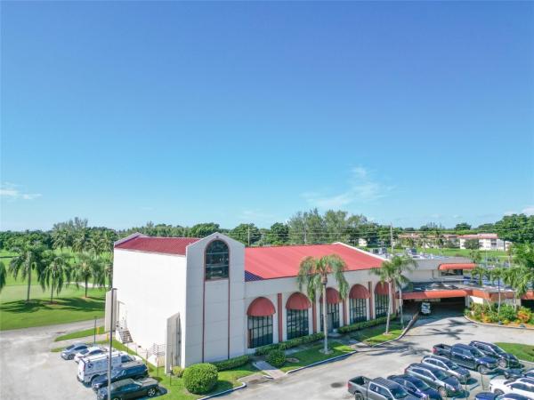 Hollybrook Golf & Tennis Club, 8900 Washington Blvd #115, Pembroke Pines, Florida 33025, image 1
