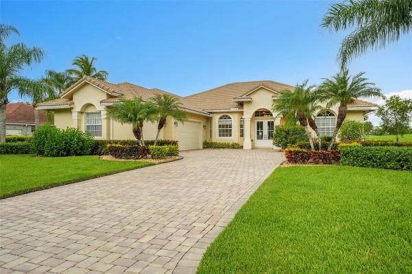 Meadowood Golf & Tennis Club, 2997 Conifer Dr, Fort Pierce, Florida 34951, image 1