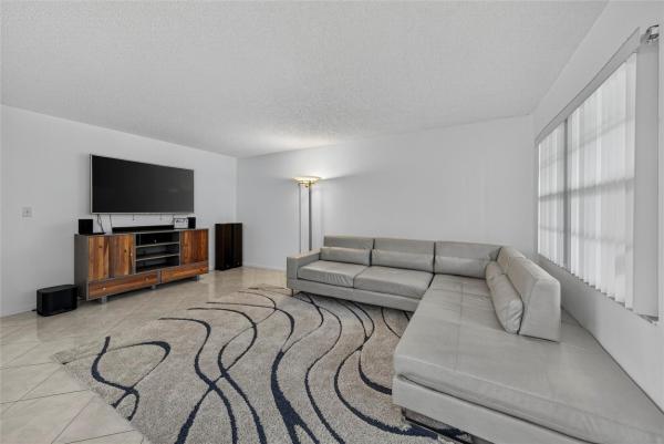 Bermuda Village, 1904 Bermuda Cir #D1, Coconut Creek, Florida 33066, image 1