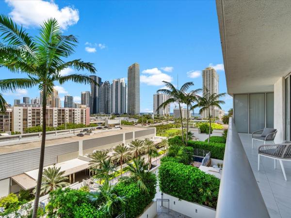 Parque Towers, 300 Sunny Isles Blvd #4-705, Sunny Isles Beach, Florida 33160, image 1