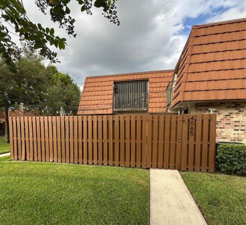 Camelot Lakes At Rock Creek, 4065 Wimbledon Dr, Hollywood, Florida 33026, image 1