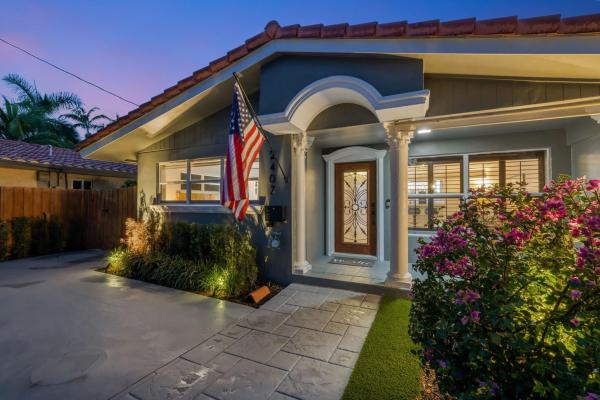 2407 NE 17th Ter, Wilton Manors, Florida 33305, image 1