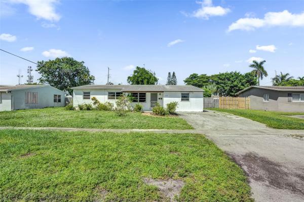 Coral Manor, 1437 SW 1st Ave, Deerfield Beach, Florida 33441, image 1