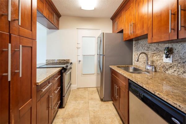 Horizon House, 2555 NE 11th St #302, Fort Lauderdale, Florida 33304, image 1